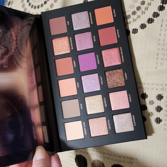 Huda Beauty Desert Dusk Palette - Picture 3 of 3